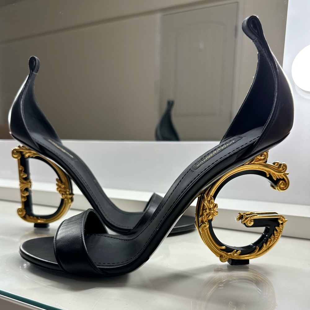 Dolce & Gabbana leather sandal Size 40
